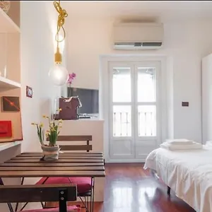 Apartment Volta In Brera, Milan